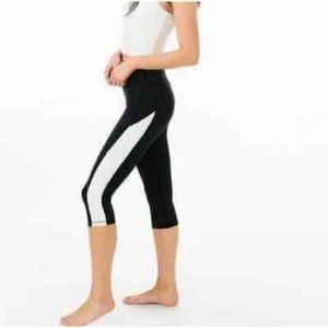 Zyia Active White Leopard Stripe Light N Tight High Rise Cropped Legging Sz 8-10